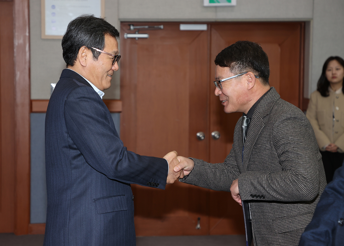 5급 이하 인사발령에 따른 임용장 수여식 이미지