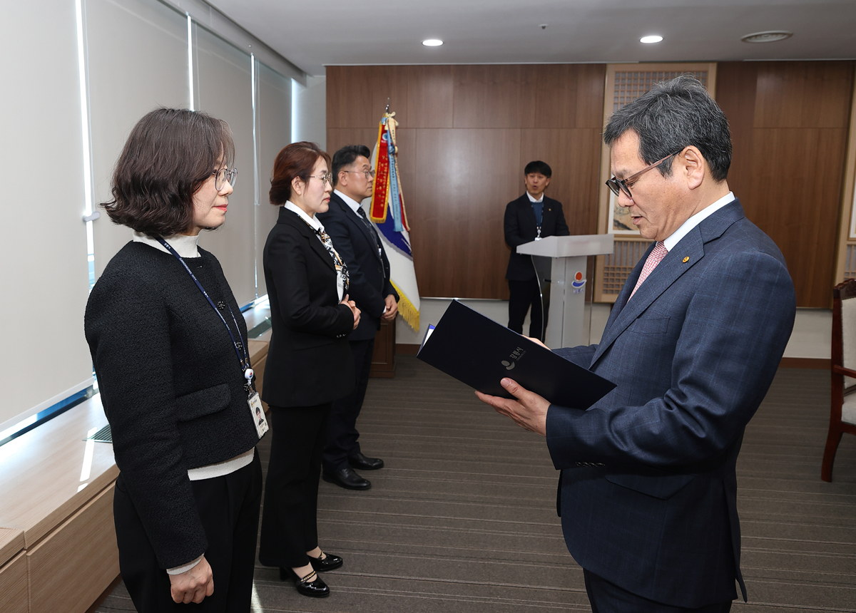 5급 승진 공무원 임용장 수여식 및 교육복귀 신고 이미지