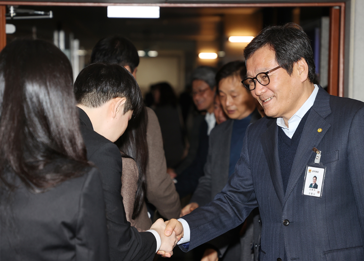 5급 이하 인사발령에 따른 임용장 수여식 이미지