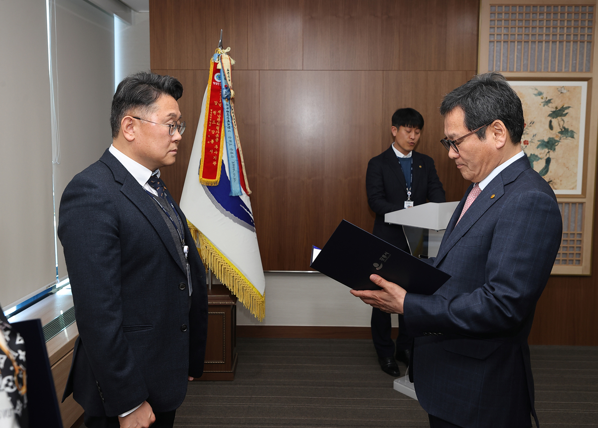 5급 승진 공무원 임용장 수여식 및 교육복귀 신고 이미지