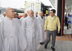 강릉 산불 피해복구 성금기탁(조계종) 썸네일 2