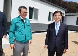 4.11 강릉산불 이재민지원을 위한 호반건설 임시주거시설(조립주택)지원 전달식 썸네일 4