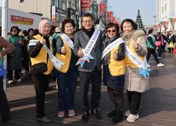 2025년 설맞이 물가안정 캠페인 및 전통시장 합동 장보기 행사(강릉중앙,성남시장)(2) 썸네일 2