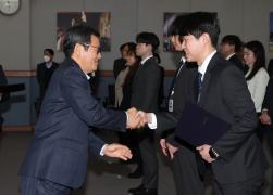 5급 이하 인사발령에 따른 임용장 수여식 썸네일 3