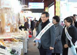 2025년 설맞이 물가안정 캠페인 및 전통시장 합동 장보기 행사(강릉중앙,성남시장)(4) 썸네일 8