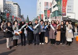 2025년 설맞이 물가안정 캠페인 및 전통시장 합동 장보기 행사(강릉중앙,성남시장)(1) 썸네일 3