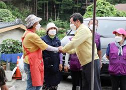 장덕2리 수해현장 방문 썸네일 2
