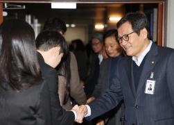 5급 이하 인사발령에 따른 임용장 수여식 썸네일 10