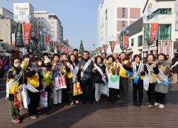 2025년 설맞이 물가안정 캠페인 및 전통시장 합동 장보기 행사(강릉중앙,성남시장)(1) 썸네일 5