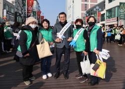 2025년 설맞이 물가안정 캠페인 및 전통시장 합동 장보기 행사(강릉중앙,성남시장)(2) 썸네일 4