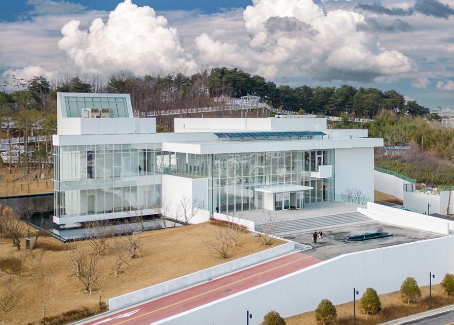 韓国美術と世界美術をつなぐソルオル美術館開館