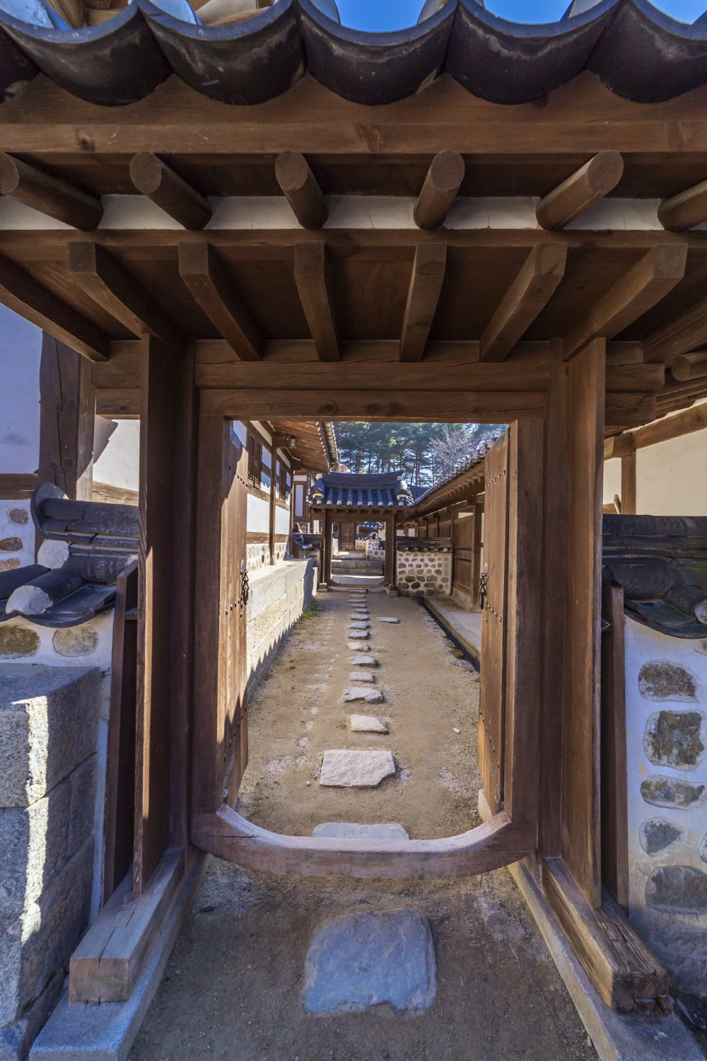 Seongyojang House with Serene and Rustic Atmosphere 03