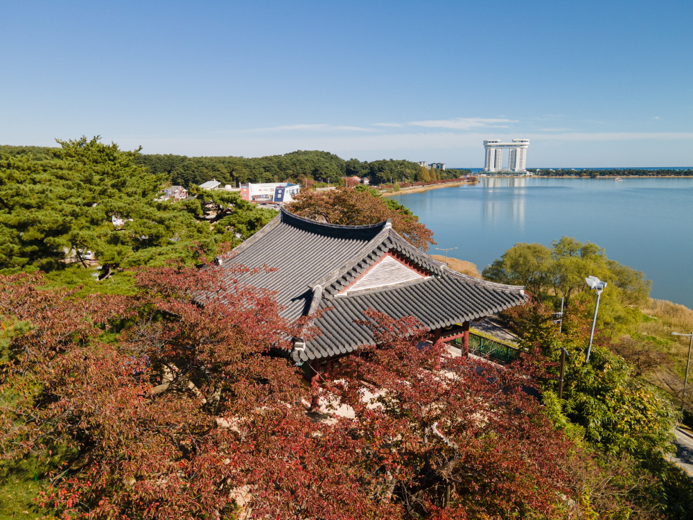 Gyeongpodae Pavilion Holding the Secret of the Five Moons 01