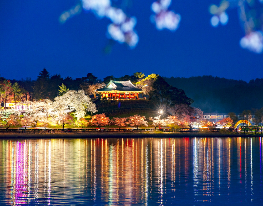 Gyeongpodae Pavilion Holding the Secret of the Five Moons 03