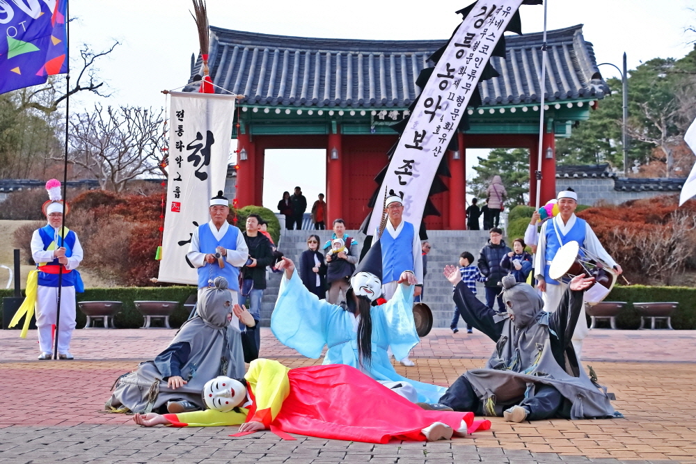 Gyeongpodae Pavilion Holding the Secret of the Five Moons 03