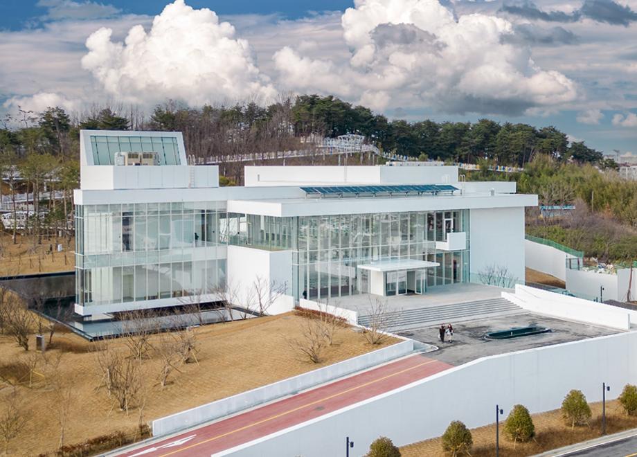 Mở cửa Bảo tàng Mỹ thuật Sorol (Sorol Art Museum),  nơi kết nối mỹ thuật Hàn Quốc và mỹ thuật thế giới
